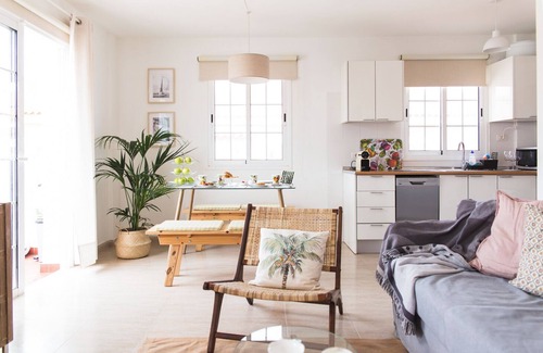 Arico Apartment | Lovely & Sunny Apartment Near Poris Beach