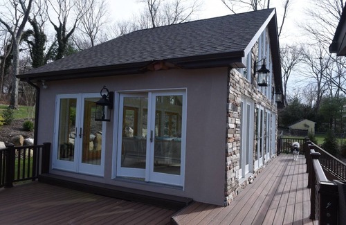 Commack House | Lovely escape, home away from home 10 mins from all beaches.