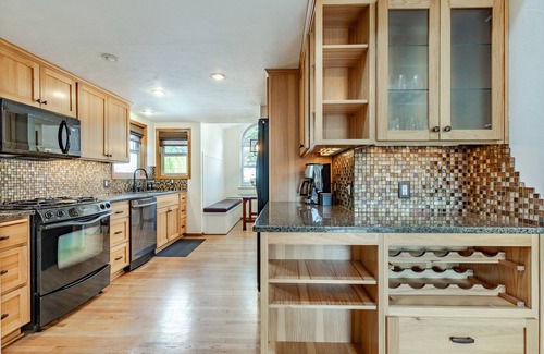 Eugene House | Lovely Eugene home near it all with hot tub!