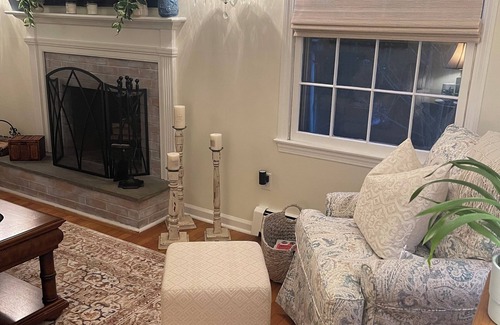 East Lyme House | Lovely Executive 3-bedroom country home in East Lyme.
