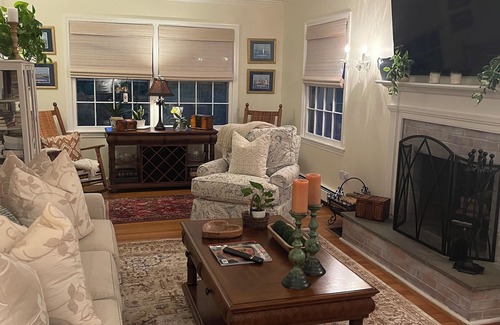 East Lyme House | Lovely Executive 3-bedroom country home in East Lyme.