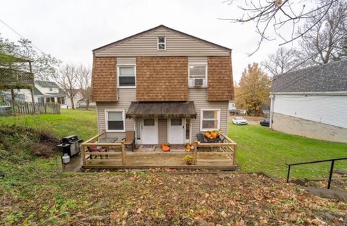 Ligonier Apartment | Lovely family and pet friendly townhouse with washer and dryer, walking distance to downtown