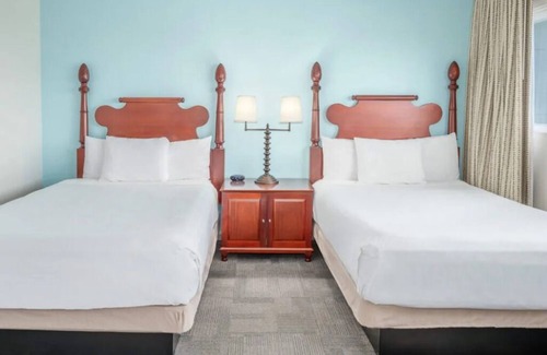 Kahului Hotel | Lovely Family & Friends Hawaii Getaway | Two Spacious Rooms w/Outdoor Pool