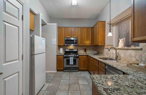 South Arlington House | Lovely Family Home | Garage | Patio | Pet Friendly