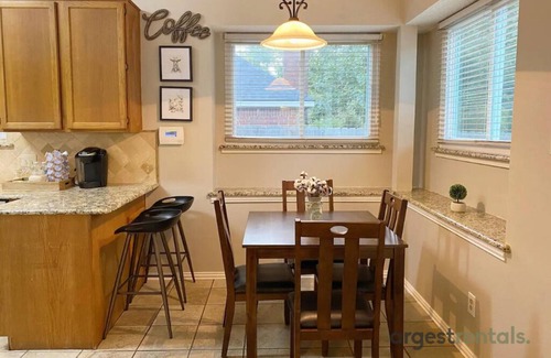 South Arlington House | Lovely Family Home | Garage | Patio | Pet Friendly