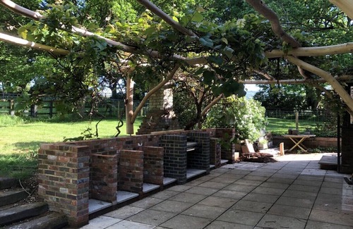 Graffham House | Lovely Family Home, 5-6 Bedrooms, set in The South Downs National Park