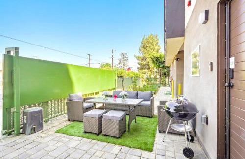 North Hills East House | Lovely Family Home Near Universal with Patio and Games