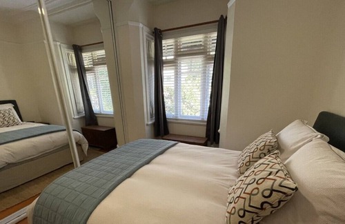 Cammeray House | Lovely federation home, close to shops and transport, and the city.