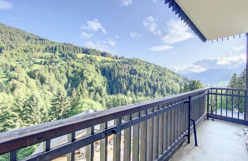 Flumet Apartment | Lovely flat in Flumet (73), 1h15 from Geneva airport, 60m2, 4-sleeper, bright