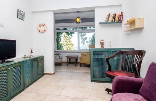 Adalar Apartment | Lovely Flat near Beach with Sea View in Buyukada