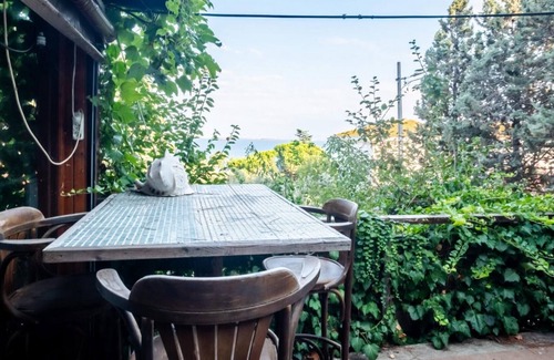 Adalar Apartment | Lovely Flat near Beach with Sea View in Buyukada