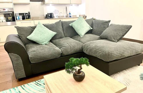Maidstone Apartment | Lovely flat with Free Parking & Wheelchair access