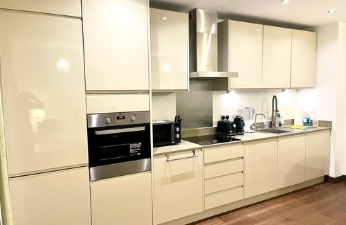 Maidstone Apartment | Lovely flat with Free Parking & Wheelchair access