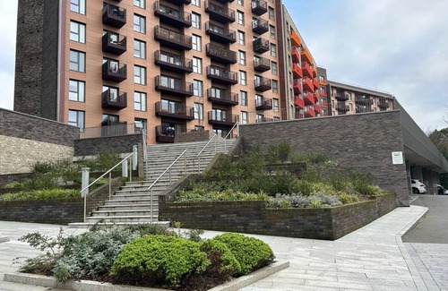 Maidstone Apartment | Lovely flat with Free Parking & Wheelchair access