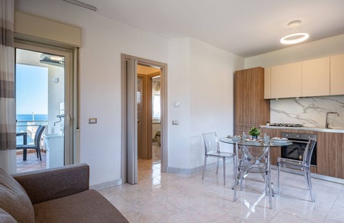 Aci Trezza Apartment | Lovely Flat with Balcony and Private Parking