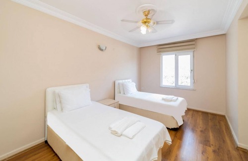 Tosmur Belediyesi Apartment | Lovely Flat with Shared Pools in Alanya