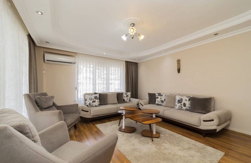 Tosmur Belediyesi Apartment | Lovely Flat with Shared Pools in Alanya