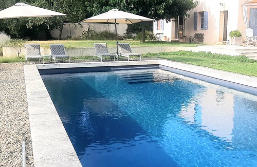 Saint-Quentin-la-Poterie Apartment | Lovely studio, access to the property's large swimming pool