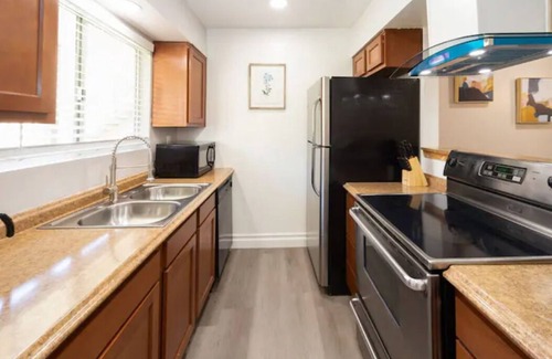 Fashion Square Apartment | Lovely FULL 1br Walk to OldTown & Bars! w/h Pool