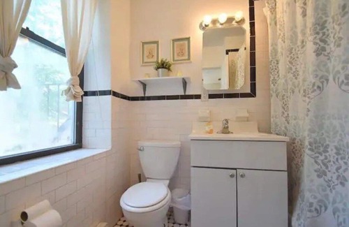 Ukrainian Village Apartment | Lovely Full Apt x East Village x Tompkins Sq. Park