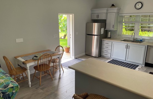 Southampton Apartment | Lovely Garden Setting, Walk to Beach, Family-Friendly