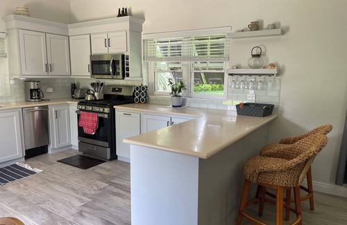 Southampton Apartment | Lovely Garden Setting, Walk to Beach, Family-Friendly