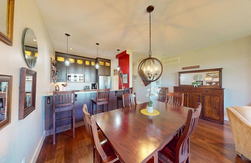 The Blue Mountains Condo | Lovely Getaway near Downtown Blue Mountain Village w/Free WiFi, Patio, and W/D