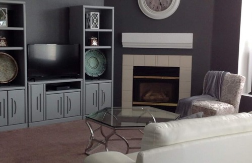 Centennial Hills House | Lovely golf course apartment