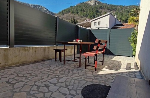 Mostar Apartment | Lovely ground floor apartment with a sunny terrace