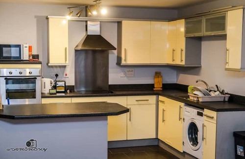 Erdington Apartment | Lovely Ground Floor Flat with free parking