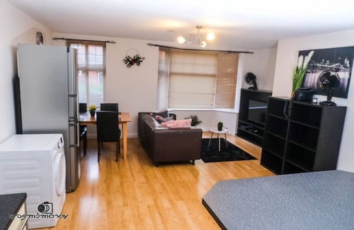 Erdington Apartment | Lovely Ground Floor Flat with free parking
