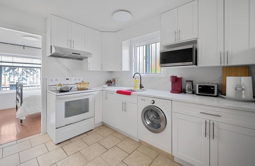 Fraserview House | Lovely ground floor suite in Central Vancouver