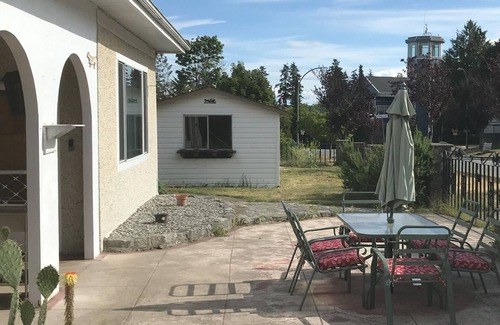 Downtown House | Lovely Group Getaway Near Beach!