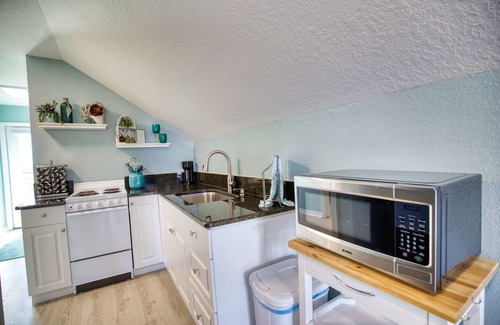 South Gulf Cove Apartment | Lovely Guest Suite with Private Entrance & shared pool. 9 mi from Boca Grande