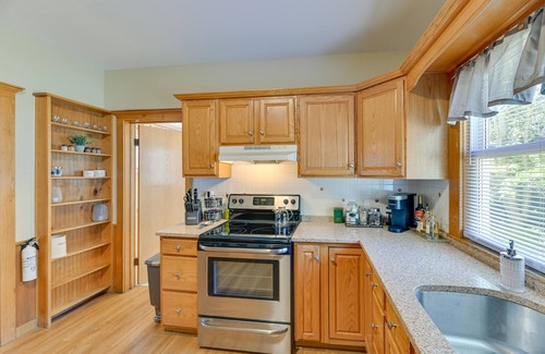Hammondsport House | Lovely Hammondsport Home, Walk to Keuka Lake!