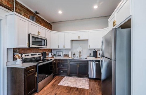 Franklin Apartment | Lovely historic spot, walk to the square!