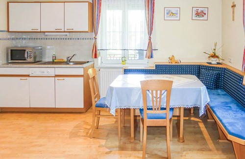 Loipersdorf-Kitzladen House | Lovely home in Loipersdorf-Kitzladen