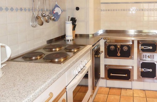 Loipersdorf-Kitzladen House | Lovely home in Loipersdorf-Kitzladen