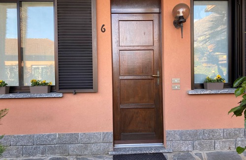 Porlezza Apartment | Lovely holiday flat with pool