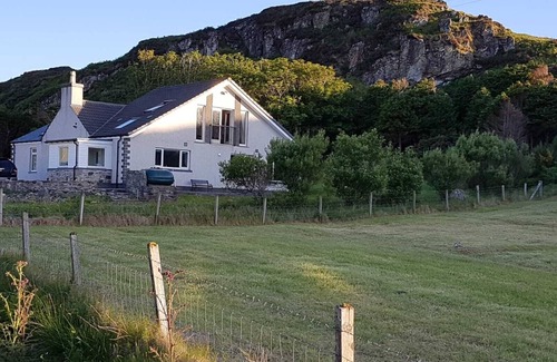 Ardroil House | Lovely Holiday Home with wonderful sea views in peaceful, sheltered location