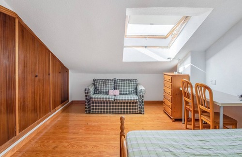 Loredo House | Lovely Holiday Home in Loredo a stonethrow from the beach & communitary pool!