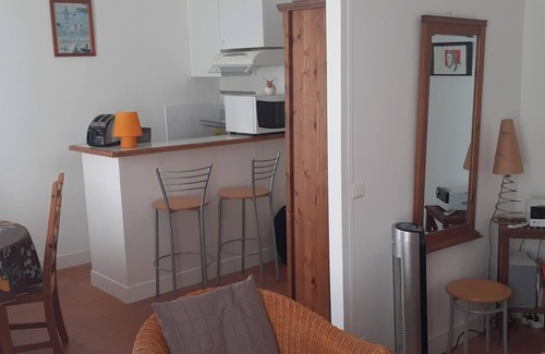 Montmartre Apartment | Lovely Holiday Studio in Montmartre