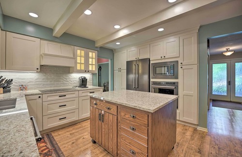 Holland House | Lovely Holland Home w/1 Mile to Lake Michigan!