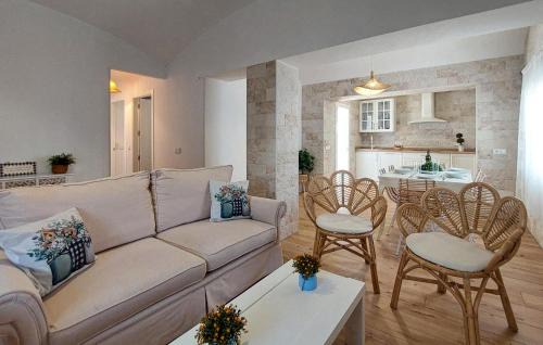 Jerez de la Frontera House | Lovely Home In San Antoniojerez De L With Wifi