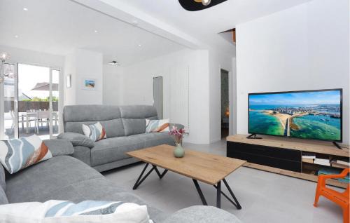 Saint-Meloir-des-Ondes House | Lovely Home In Saint-Méloir-Des-Ondes