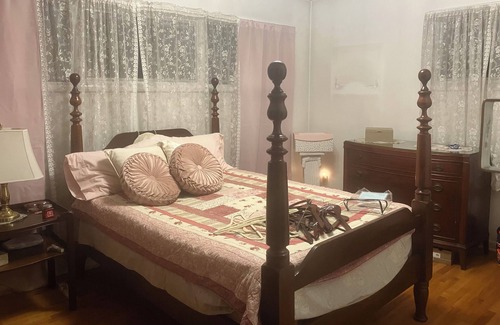 Dicken House | Lovely Home 10 min walk to U of M stadium You are renting rooms in the house.