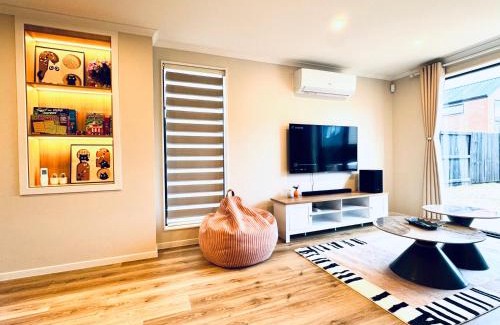Hamilton Apartment | Lovely home, 3 bedrooms 4 beds, Close to hospital