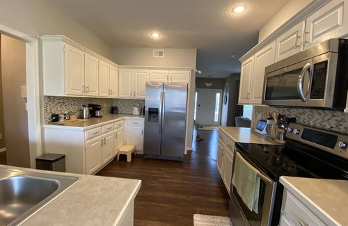 South Kansas City House | Lovely Home Away from Home