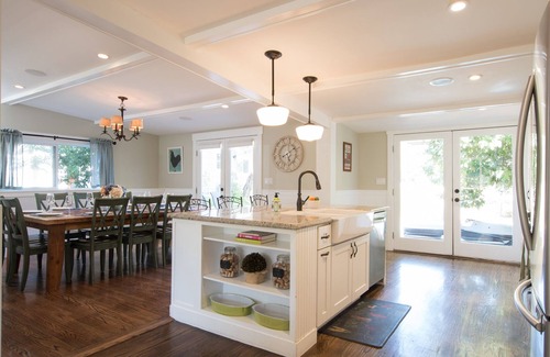 Sonoma House | Lovely Home & Cottage with Pool, Bocce and Game Room Near Sonoma Square