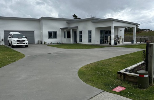 One Tree Point House | Lovely home, great getaway spot with a view of the canal & Mount Manaia.